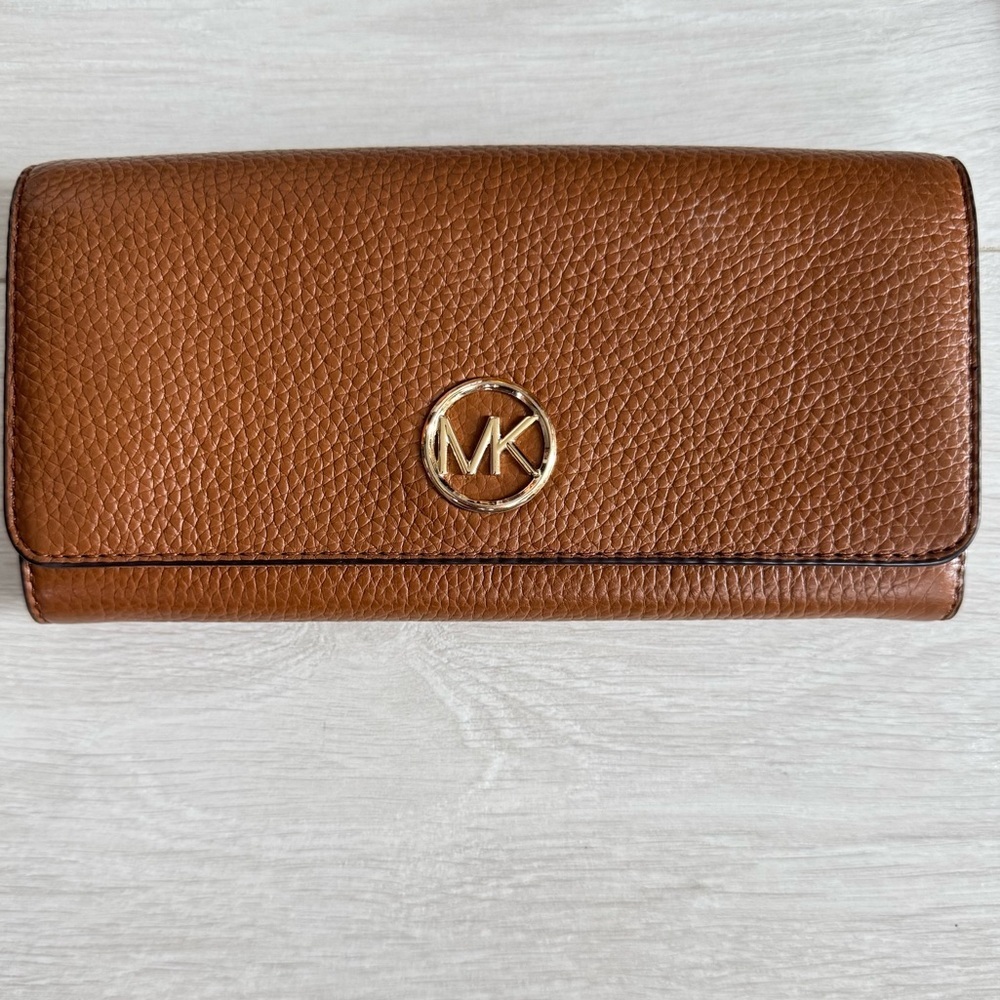 EUC Michael Kors Tan Cognac Pebbled Leather Long Wallet Gold MK